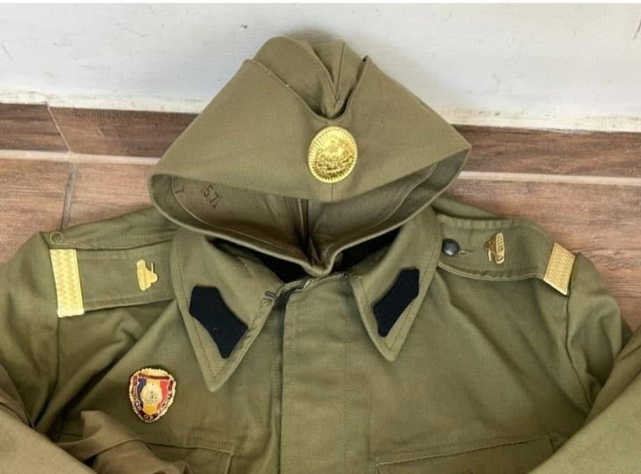 Uniforma militara Tinuta armata Sergent perioada comunista cu centura