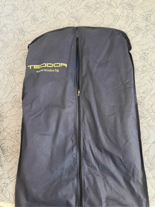 Продавам костюм