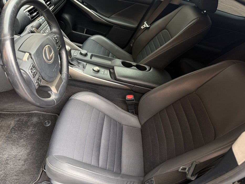 Vând Lexus IS 300