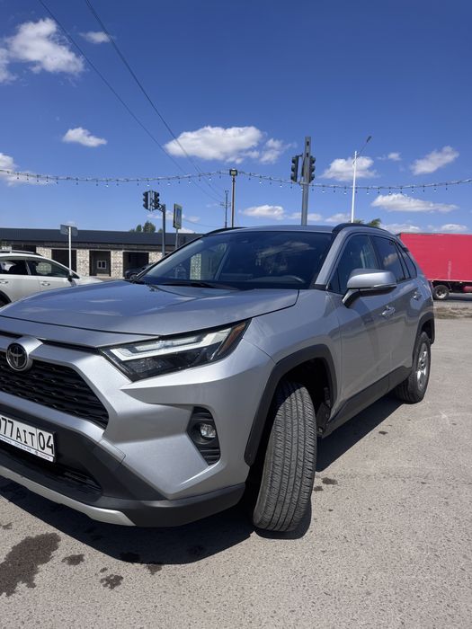 RAV4 2024 XLE 2.5, 8AT, Канада, требует мелкий ремонт