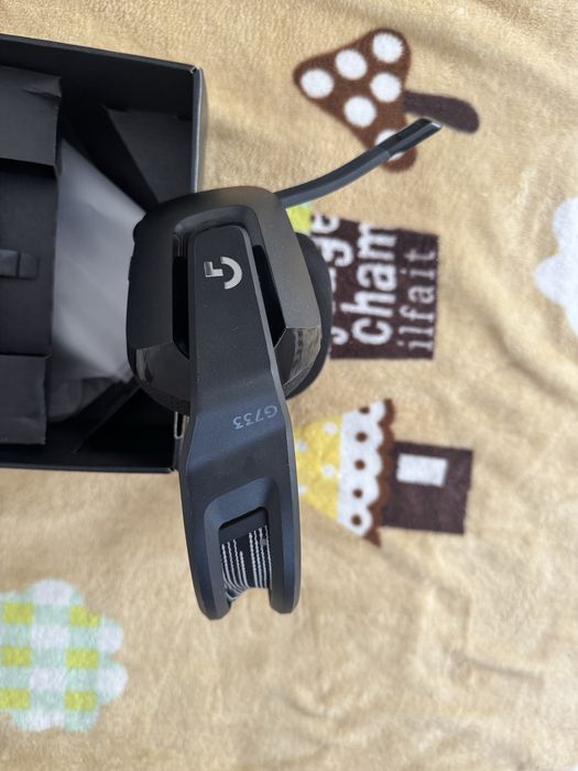 Casti logitech g733