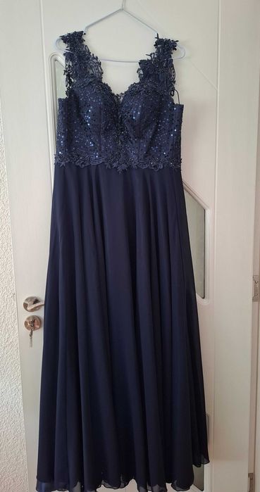 Официална рокля, в отлично състояние (носена само веднъж)