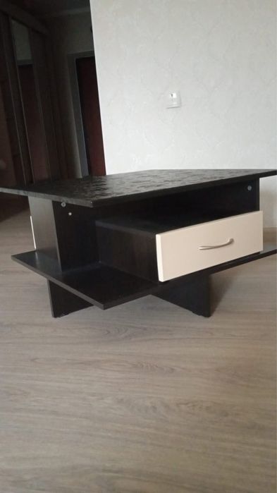 Журнальный столик продается