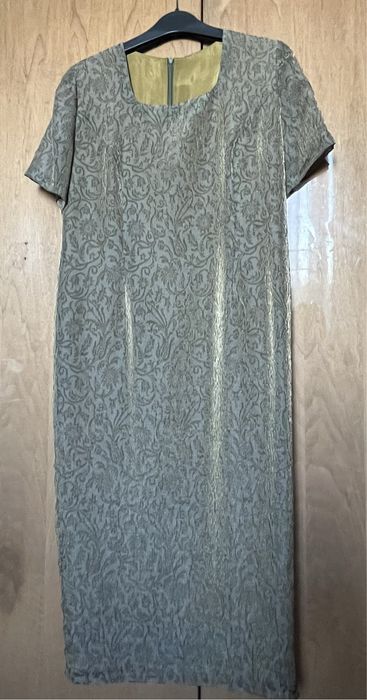 Елегантен дамски костюм рокля и дълга риза