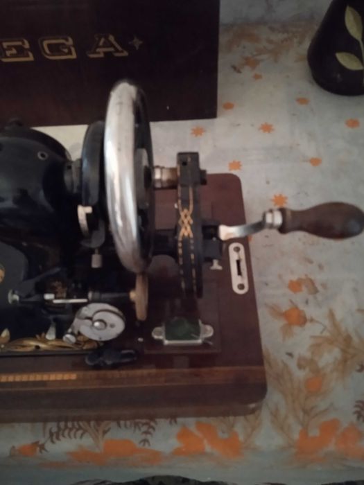 Шевна машина Vega с антикварна стойност - работеща