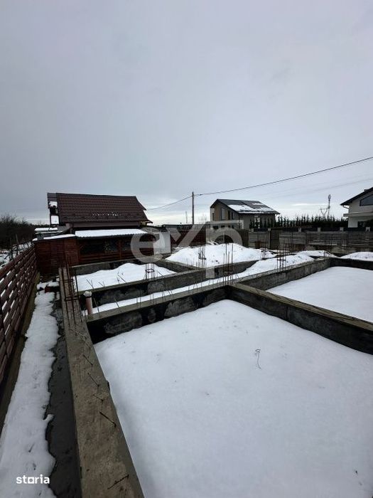 Teren 445 cu fundatie de casa mare + o Casuta locuibila moderna de 2 c