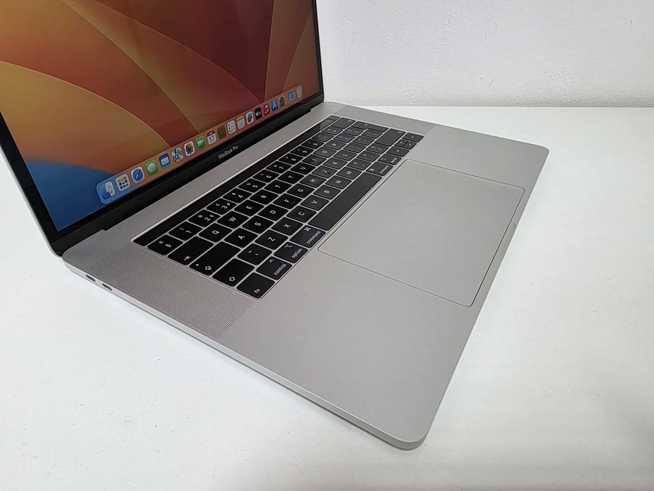 Laptop MacBook PRO 15 Retina i9 video DEDICAT TOUCHBAR  GARANTIE 1 an