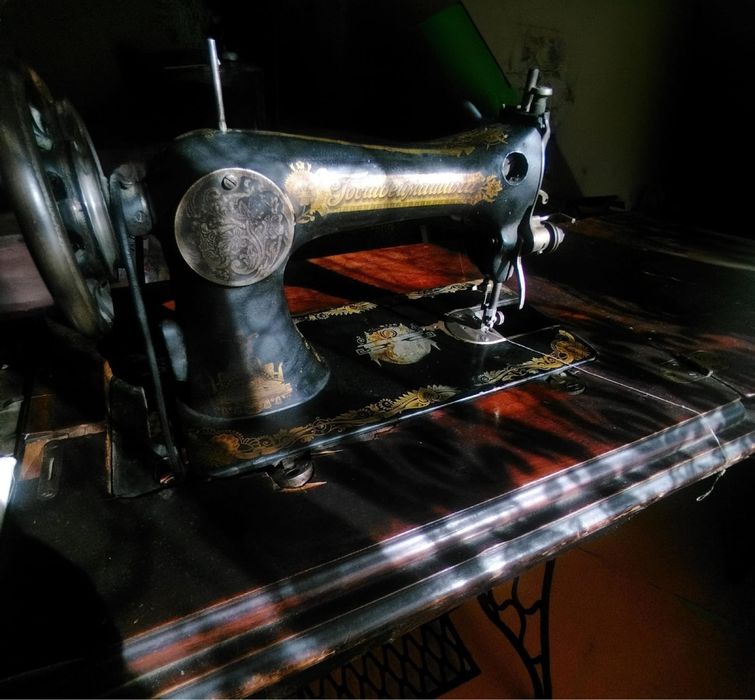 Швейная машина П.Г.М.З.