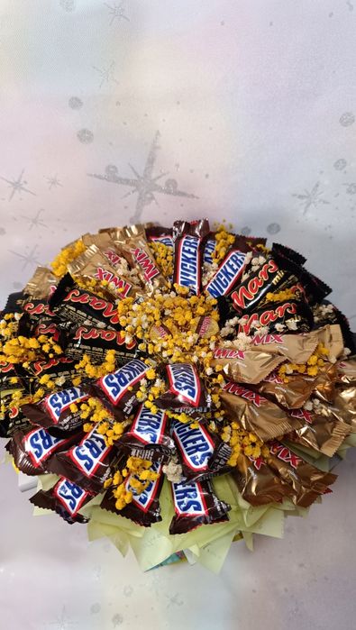 Сладкий букет из конфет