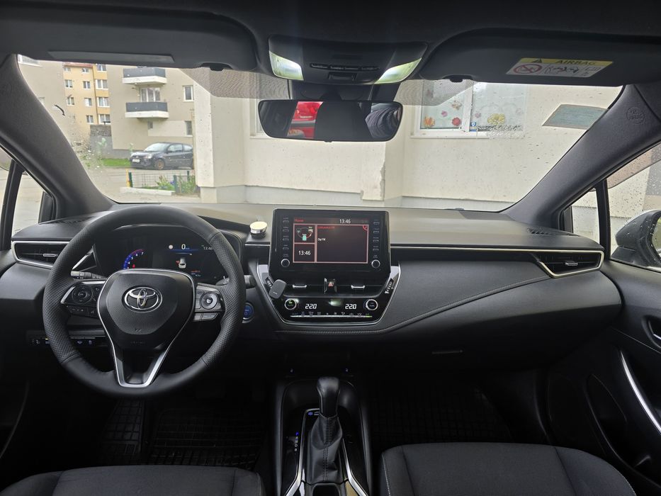 Vând toyota corolla 1.8 Hybrid