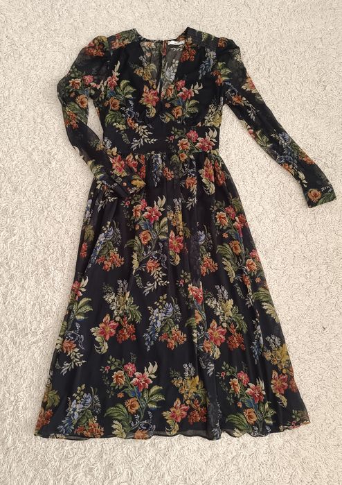 Невесомое платье от Mango