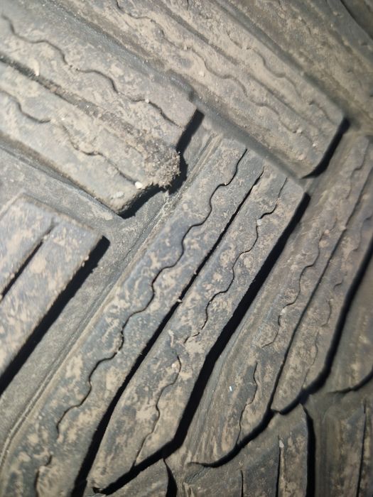 Vând set anvelope iarna second-hand  Michelin 215/55/17