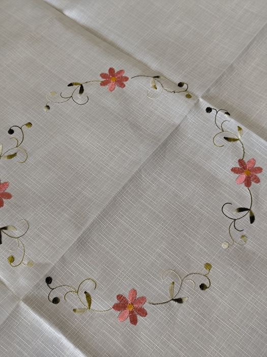 Față de masă nouă 85*85cm