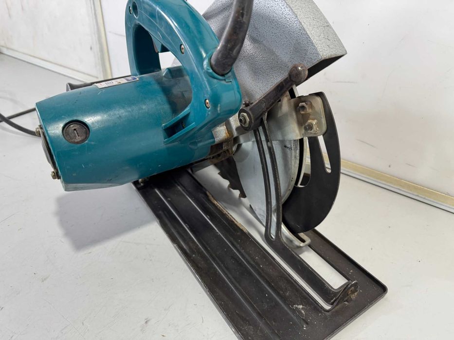 Ръчен циркуляр - Makita 1380 W / 235 mm