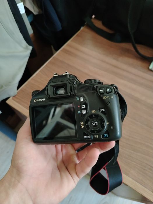 Canon 1100D sotiladi