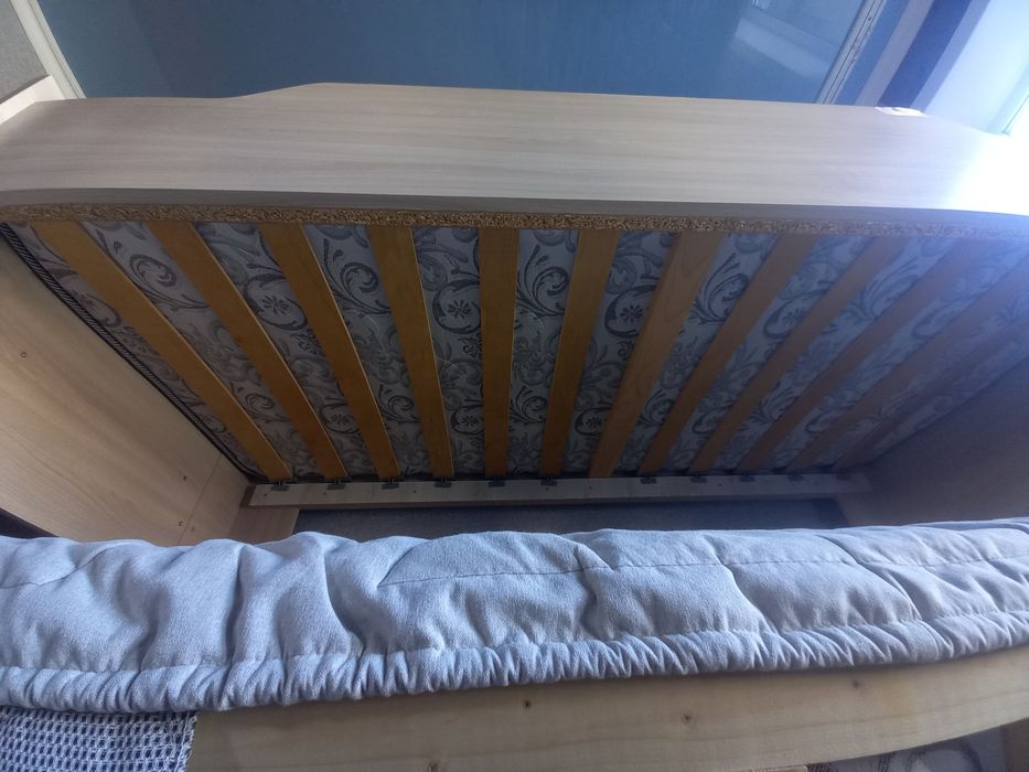 Продаётся двухъярусная кровать с диваном