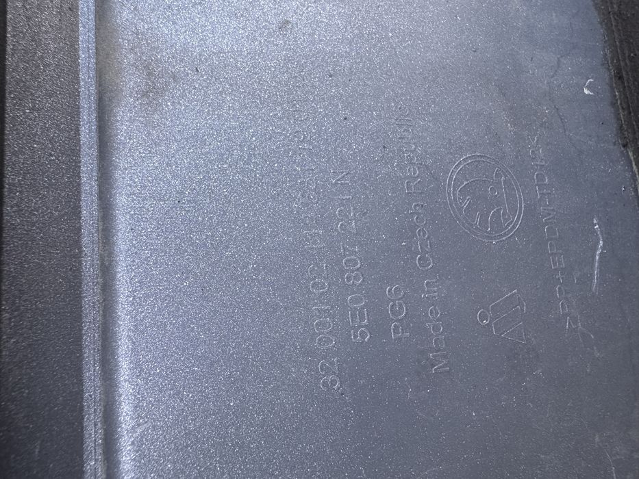 Bara fata Octavia 3 Facelift 5 5e0807221n