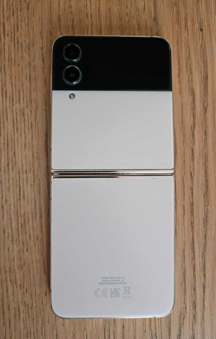 Samsung Galaxy Z Flip 4 256 GB цвят Pink Gold