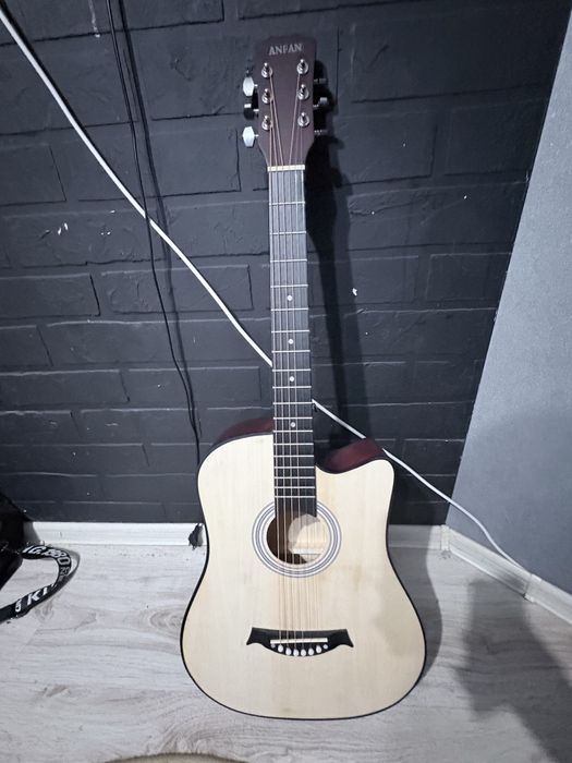 Гитара акустическая