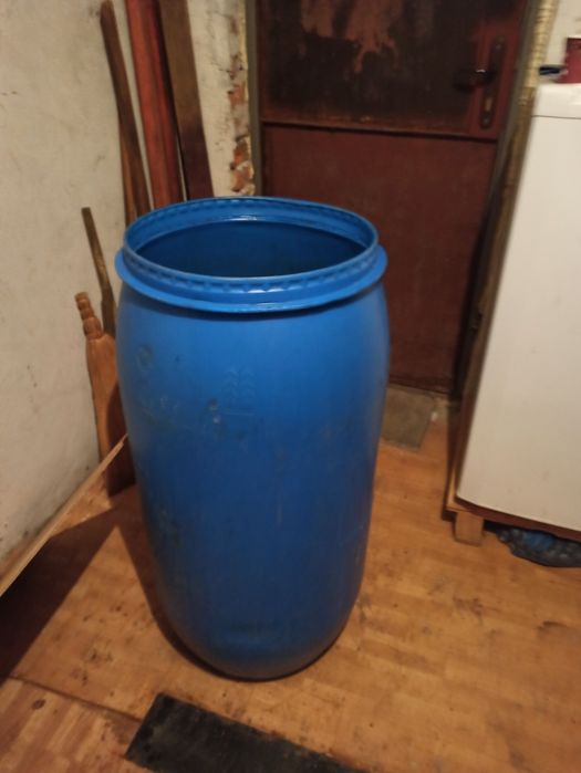 Продавам бидони запазени