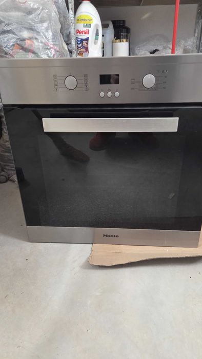 Фурна за вграждане Miele H 2461 B, инокс, с тави и решетка