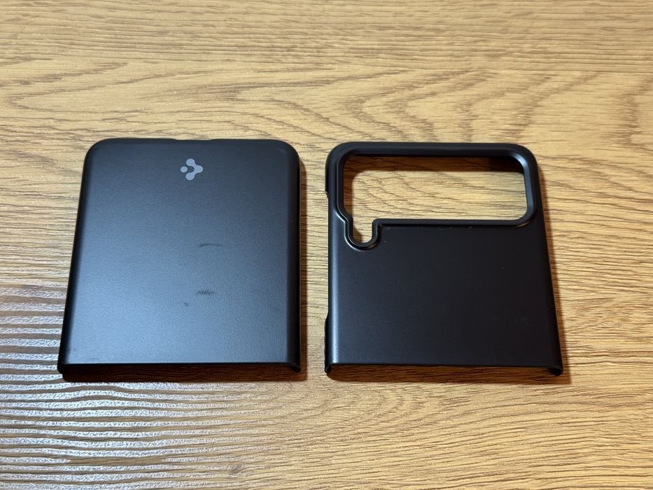 Husa Spigen pentru Samsung Galaxy Z Flip3