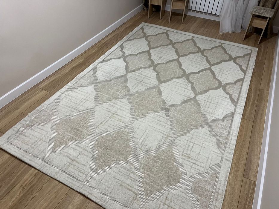 Ковер бежевый