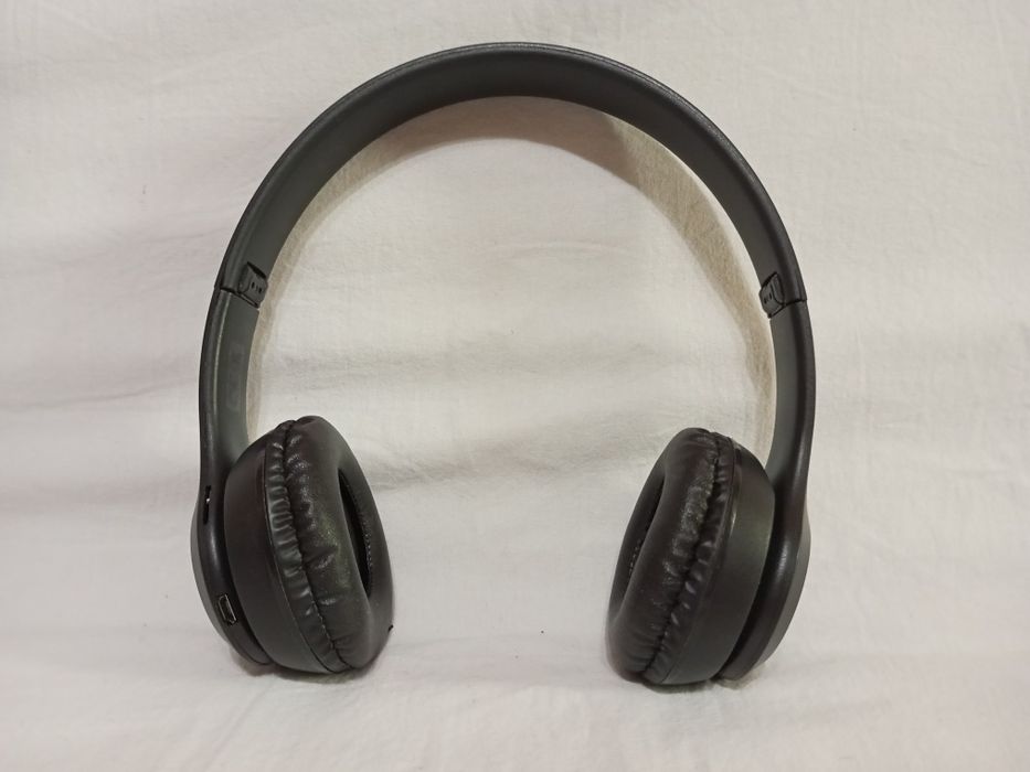 Наушники без проводные блютуз.