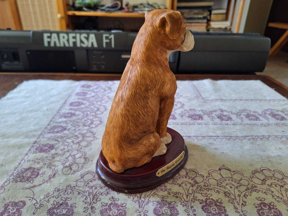 Фигура на куче булдог