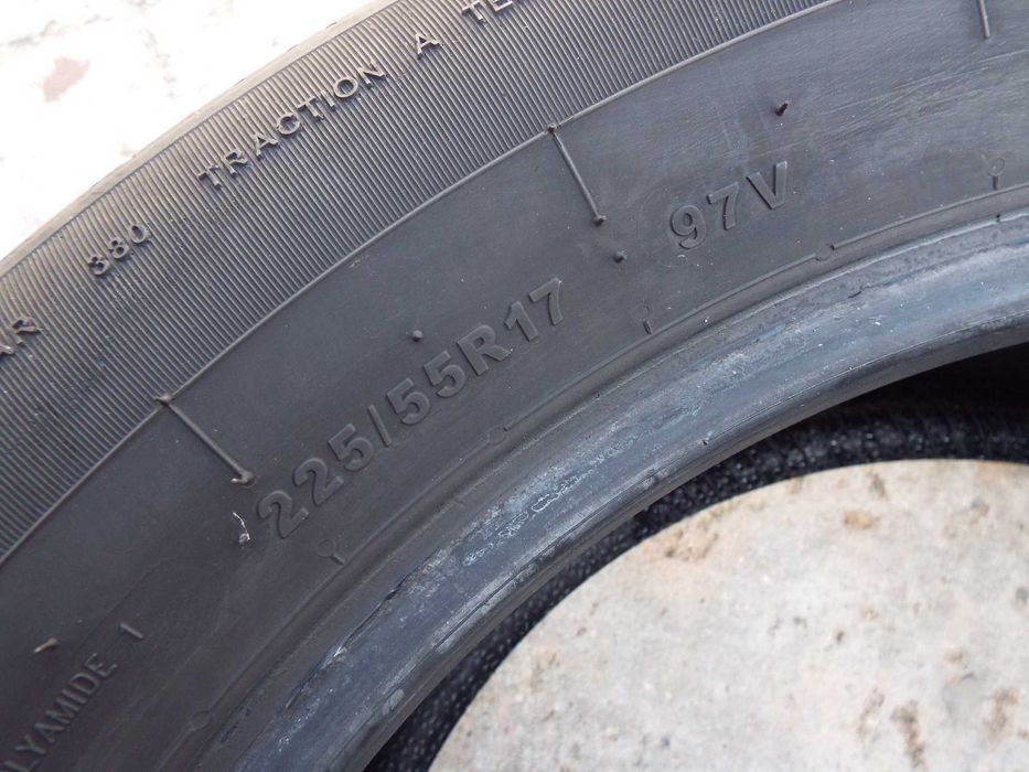 vand 2 anvelope de vara 225/55/17 [aproape noi] pret 300lei amandoua