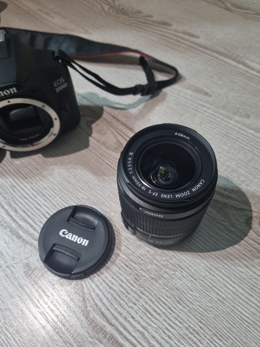 Камера Canon 2000d