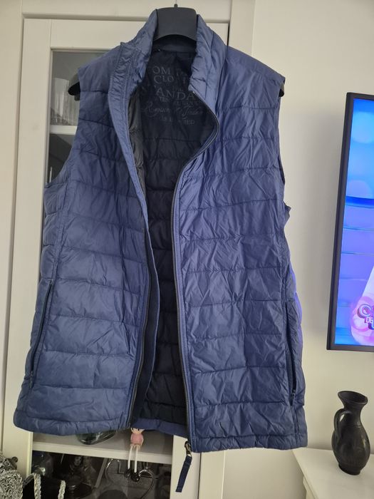 Geaca rosie Cubus, trench, vesta și windbreaker neon Bershka