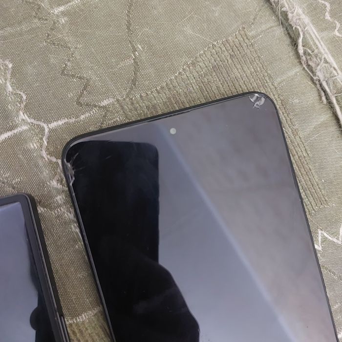 Обменяю 2 флагмана с часами на Iphone