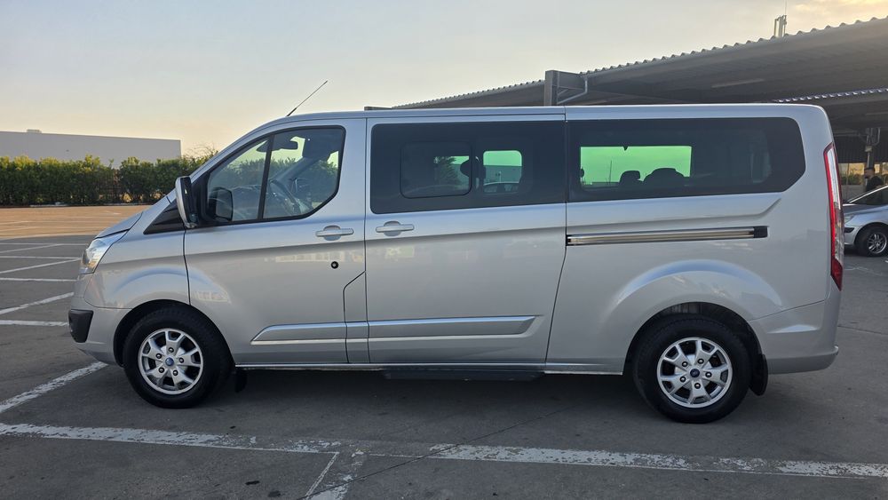 Ford Tourneo Custom L2 8+1