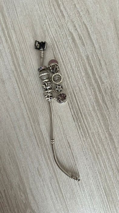Продам браслет Pandora с шармами