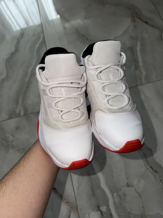 Air Jordan Low.