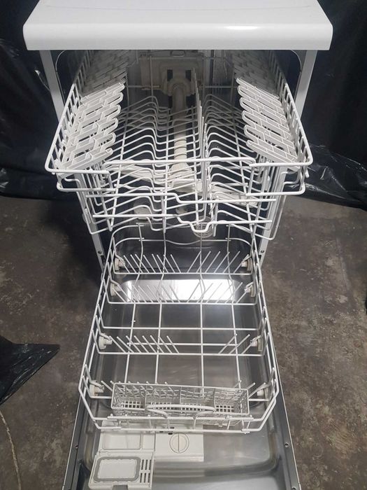 Съдомиялна Whirlpool, отлично състояние, 9 комплекта