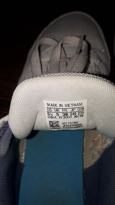 Кроссовки Adidas original.