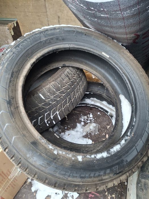 Продам зимние шины 215/55/17