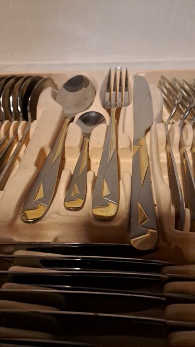 Продается набор столовых принадлежностей