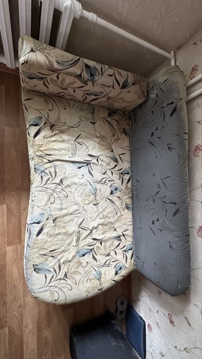 Отдам диван б/у