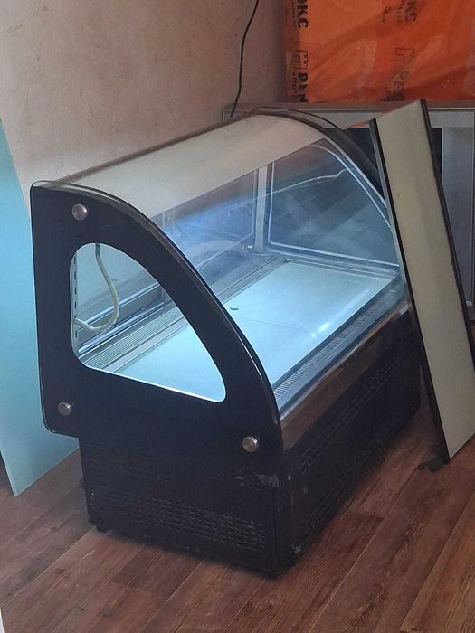 Продается витрина-холодильник и охладитель напитков