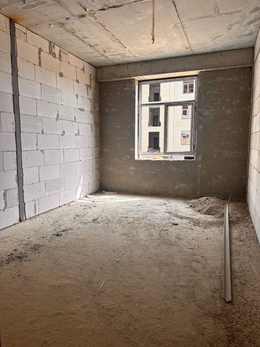 Продается квартира-коробка 216 м2