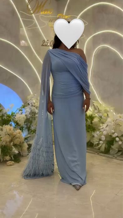 Очень хорошое вечернее платье