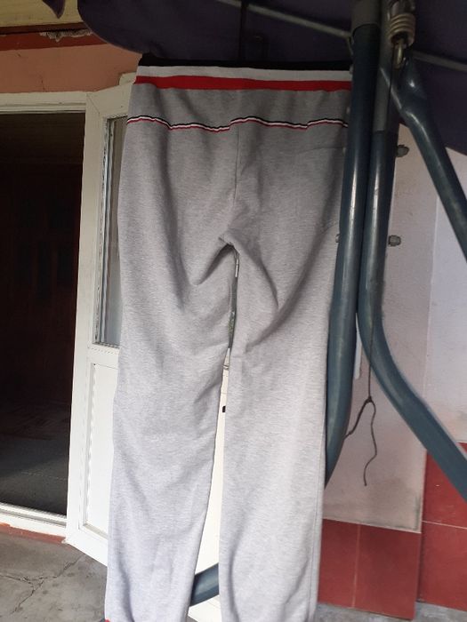 Pantaloni bărbăteşti