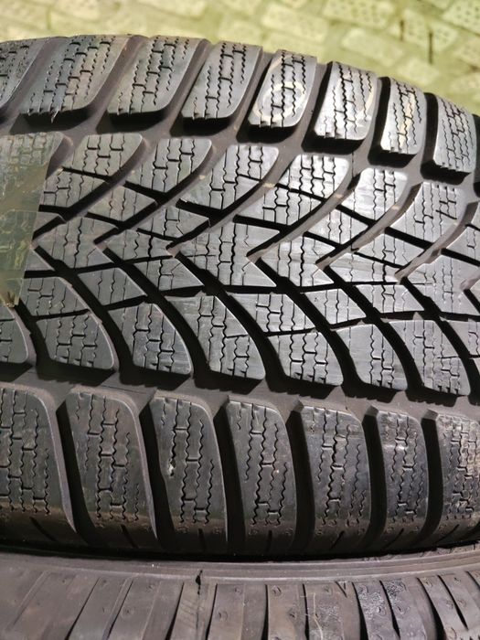 4 бр зимни 225/50/17 Dunlop 22г