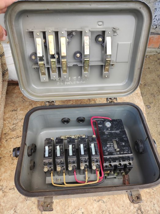 Продам щиток рубильник