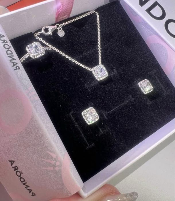 Колие, обеци и пръстен Pandora