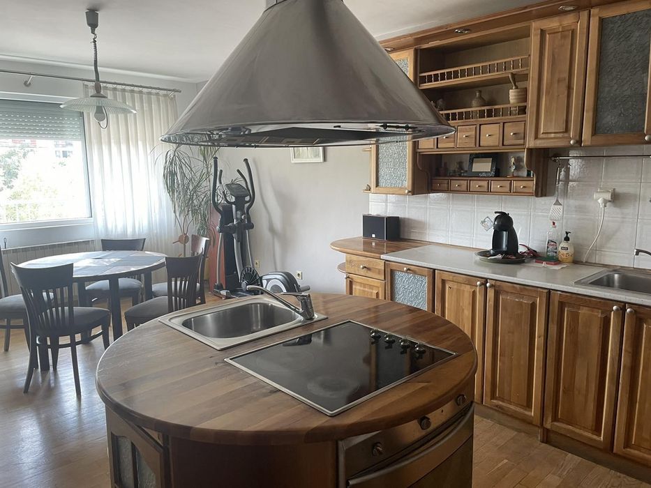 Дава се под наем Мезонет в Пловдив, Младежки Хълм - 200 кв.м за 900 € - Снимка #1