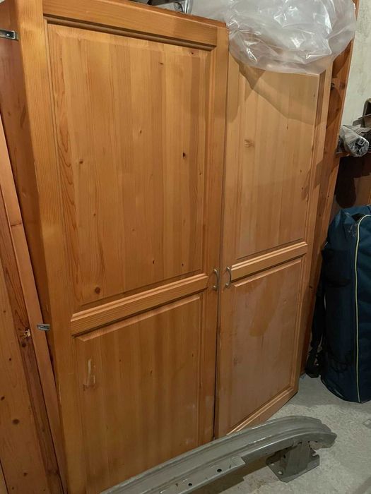 Продавам мебели от масивно дърво